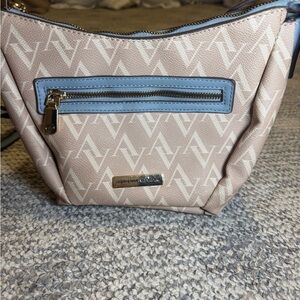 adrienne vittadini bag comes with wallet